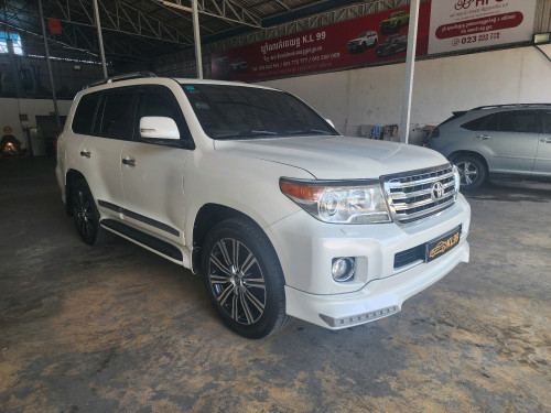 Toyota Landcriser ( Platinium Edition) 2013