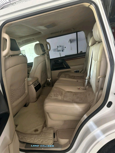 Toyota Landcriser ( Platinium Edition) 2013