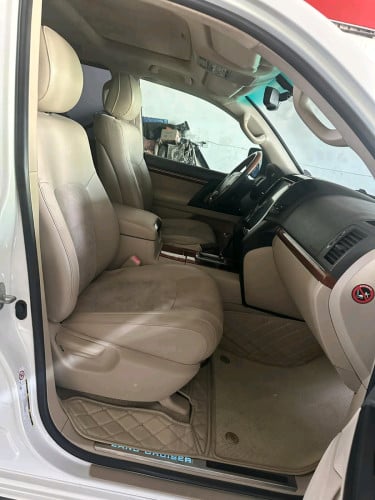 Toyota Landcriser ( Platinium Edition) 2013