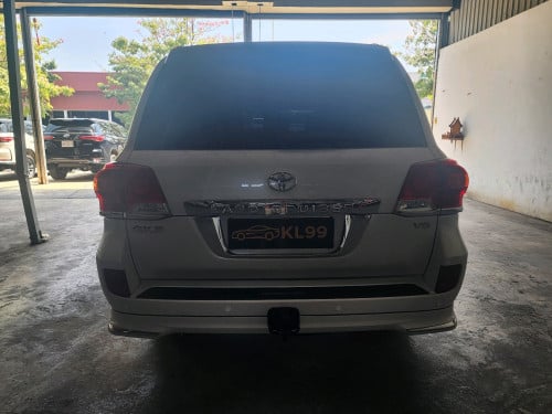 Toyota Landcriser ( Platinium Edition) 2013