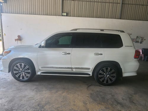 Toyota Landcriser ( Platinium Edition) 2013