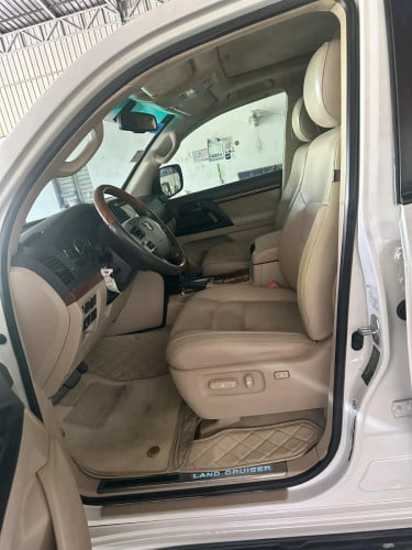 Toyota Landcriser ( Platinium Edition) 2013