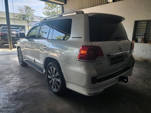 Toyota Landcriser ( Platinium Edition) 2013