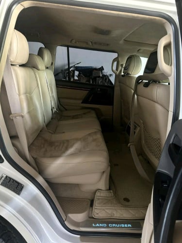 Toyota Landcriser ( Platinium Edition) 2013