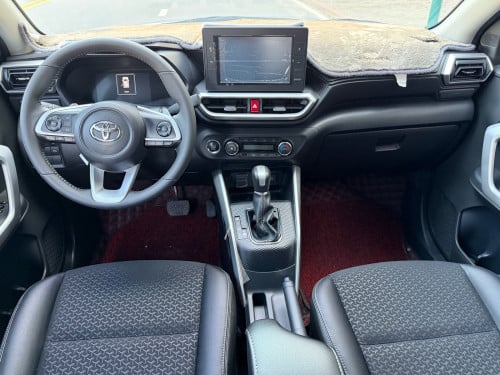 Toyota Raize 023 តំបូលខ្មៅ អត់បាញ់ ថ្មីដាច់