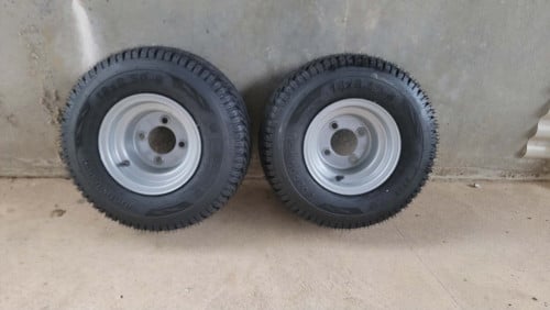 WIDE TIRES/RIMS 18x8.5-8 4-LUG SILVER RIM