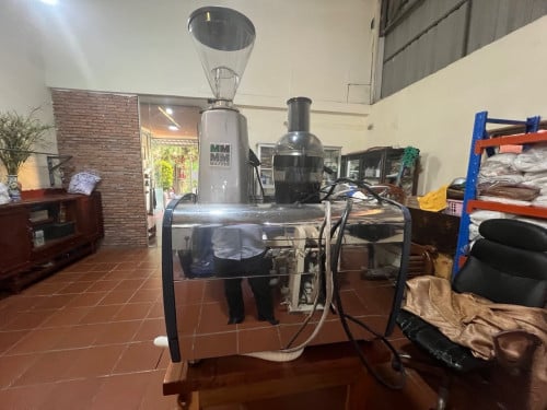ម៉ាស៊ីនកាហ្វេលក់មួយឈុត