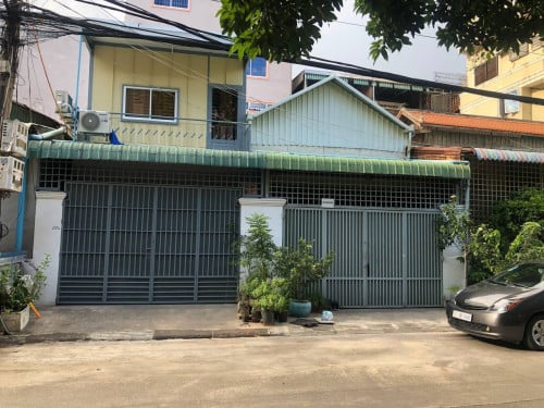 ផ្ទះលក់តម្លៃក្រោមទីផ្សារ ជិតផ្សារដេប៉ូ