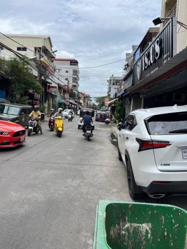 ផ្ទះលក់តម្លៃក្រោមទីផ្សារ ជិតផ្សារដេប៉ូ