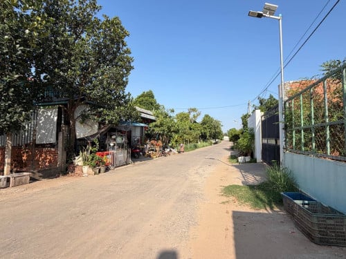 ដីលក់បន្ទាន់ដីម្ចាស់ផ្ទាល់ 11m x 32m