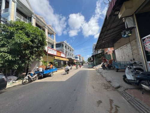 ឃ្លាំងសម្រាប់ជួលនៅ ចំកាដូង ផ្លូវ15m
