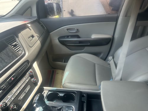 KIA CARNIVAL ឆ្នាំ2016 ឡានថ្មីស្អាត 18500$ចចារ