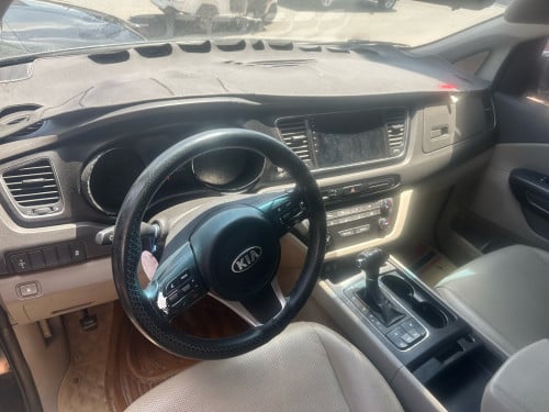 KIA CARNIVAL ឆ្នាំ2016 ឡានថ្មីស្អាត 18500$ចចារ