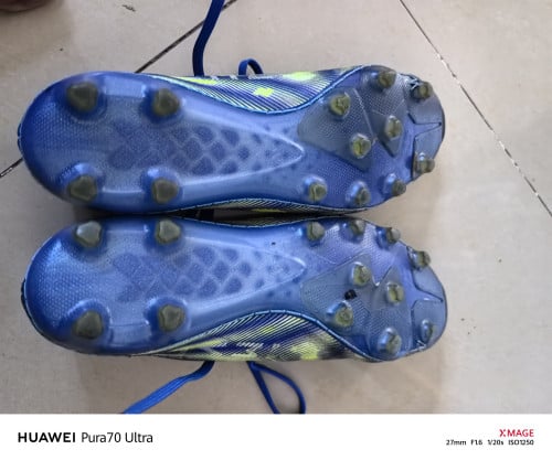 ស្បែកជើងបាល់ទាត់ Adidas Nemeziz 19.1