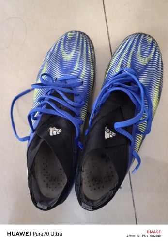 ស្បែកជើងបាល់ទាត់ Adidas Nemeziz 19.1