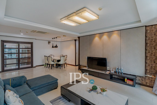 ❗️#URGENTSALE ❗️Premium 3-Bedroom Condo✨🍃-📍De Castle Royal, BKK1, Phnom Penh