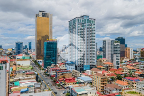 ❗️#URGENTSALE ❗️Premium 3-Bedroom Condo✨🍃-📍De Castle Royal, BKK1, Phnom Penh