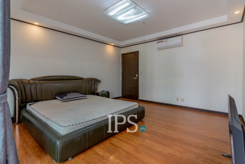 ❗️#URGENTSALE ❗️Premium 3-Bedroom Condo✨🍃-📍De Castle Royal, BKK1, Phnom Penh