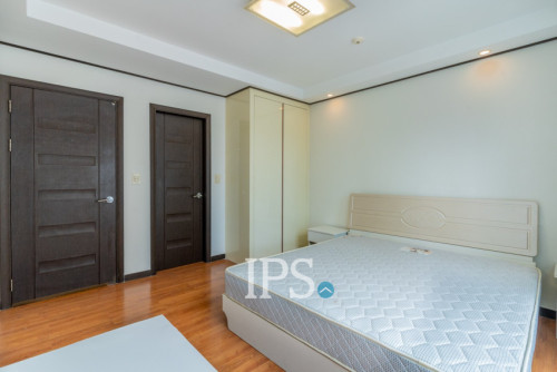❗️#URGENTSALE ❗️Premium 3-Bedroom Condo✨🍃-📍De Castle Royal, BKK1, Phnom Penh