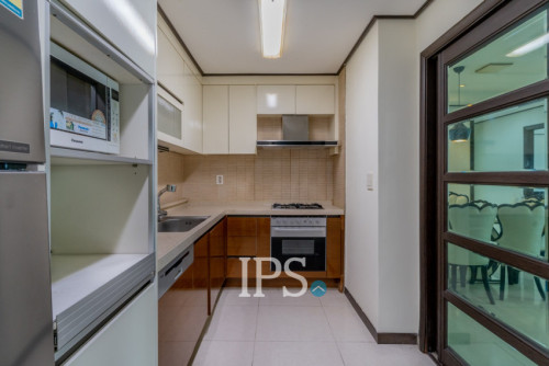 ❗️#URGENTSALE ❗️Premium 3-Bedroom Condo✨🍃-📍De Castle Royal, BKK1, Phnom Penh