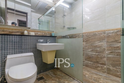 ❗️#URGENTSALE ❗️Premium 3-Bedroom Condo✨🍃-📍De Castle Royal, BKK1, Phnom Penh