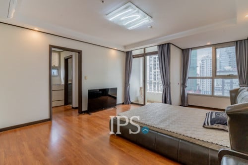 ❗️#URGENTSALE ❗️Premium 3-Bedroom Condo✨🍃-📍De Castle Royal, BKK1, Phnom Penh