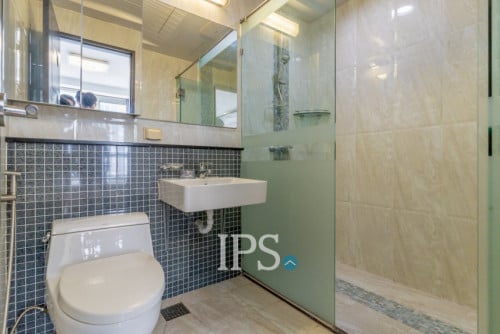 ❗️#URGENTSALE ❗️Premium 3-Bedroom Condo✨🍃-📍De Castle Royal, BKK1, Phnom Penh