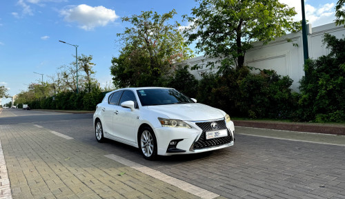 2013 Lexus CT 200h for rent