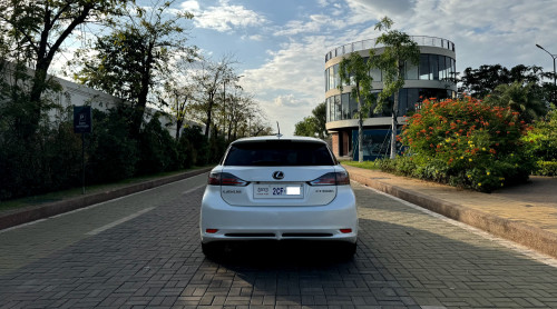 2013 Lexus CT 200h for rent
