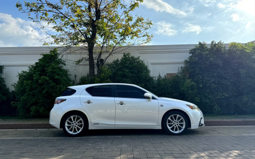 2013 Lexus CT 200h for rent