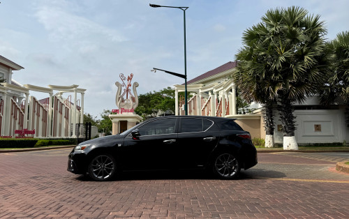 2013 Lexus CT 200h F Sport for rent