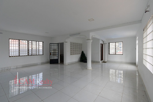 Commercial Villa For Rent in BKK1