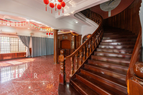 Commercial Villa For Rent in BKK1