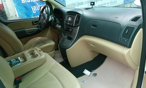 Hyundai H1 2019 full option 2BAxx