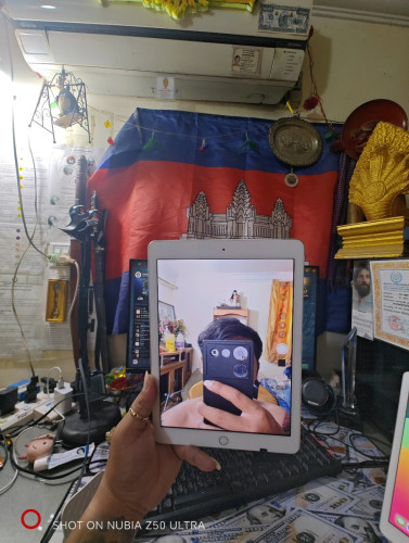 iPad (6th generation) 32g / ប្រេី sim+WiFi សុំណុំហ្សុីនទាំងអស់ លក់តំលៃក្រោមទីផ្សារនៅកម្ពុជា 90$ ដាច់