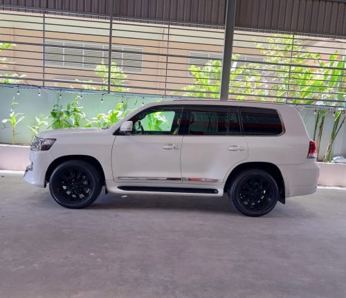 Land Cruiser 2008 upgraded 2021
