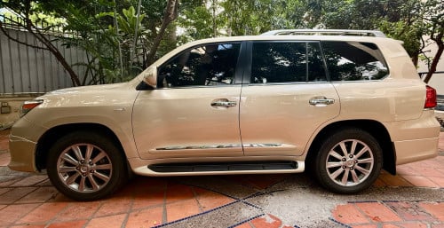 Lexus 570 year2011 Specs Arab Gold color