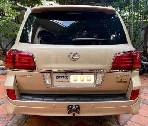 Lexus 570 year2011 Specs Arab Gold color