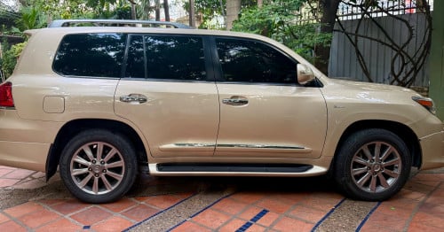 Lexus 570 year2011 Specs Arab Gold color