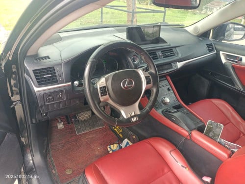Lexus CT 200h 2013 Fsport full option 2BR