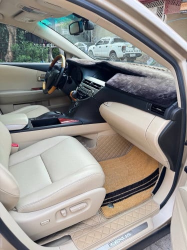 Lexus RX 350 year 2010 gold color very nice car