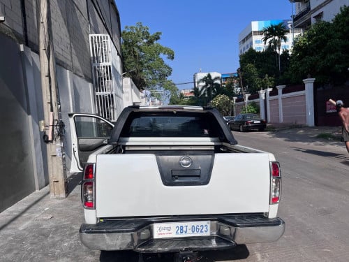 Nissan navara 2006 white color