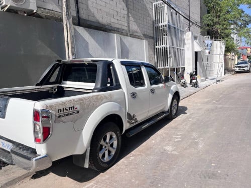 Nissan navara 2006 white color