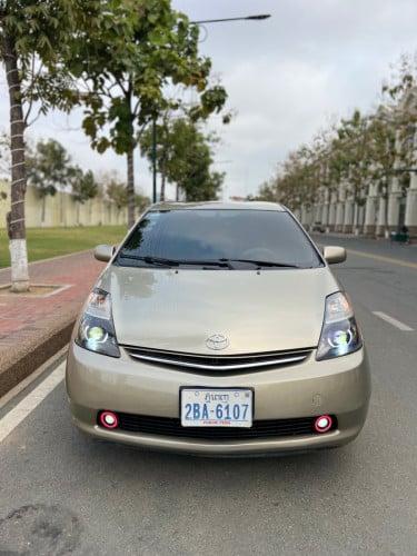 Prius 2007 half full