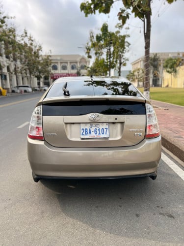 Prius 2007 half full