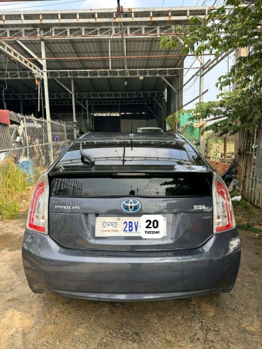 Prius full option 3 2012  2B