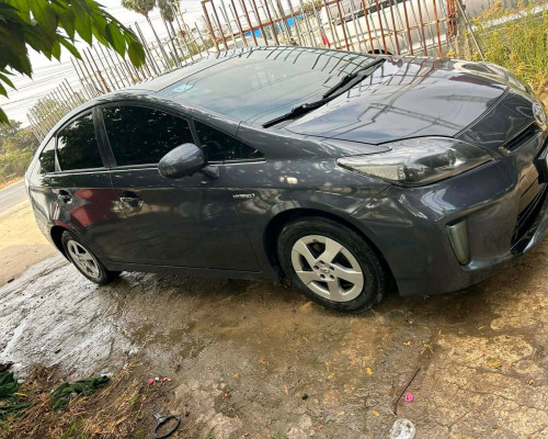 Prius full option 3 2012  2B