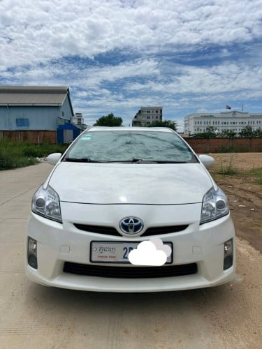 Prius full option 3 2BM ម្ចាស់ដើម ឡានថ្មី