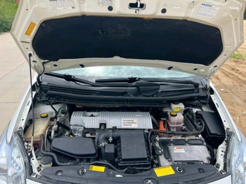 Prius full option 3 2BM ម្ចាស់ដើម ឡានថ្មី