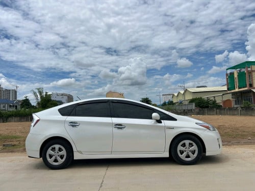 Prius full option 3 2BM ម្ចាស់ដើម ឡានថ្មី